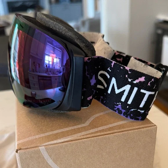 SMITH I/O Mag S Ski Goggles Chromapop Everyday Violet Mirror & Storm Blue Lens - Picture 4 of 8
